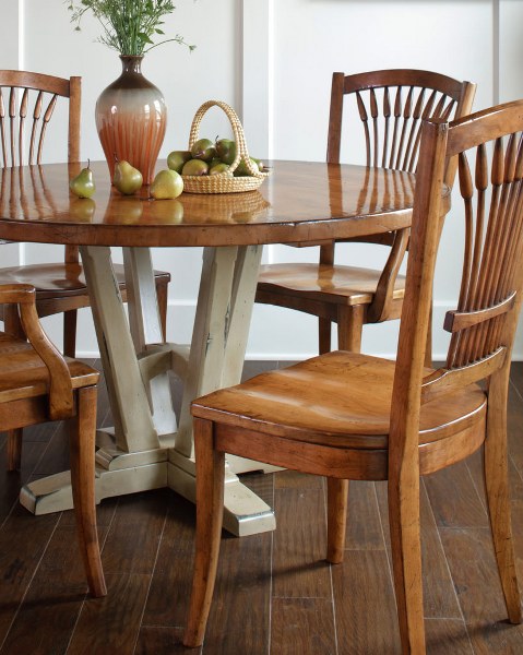 Coventry Pedestal Table (Zimmermans #423)