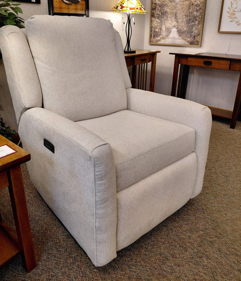 CLEARANCE: Aida Motorized Recliner (Smith Brothers)