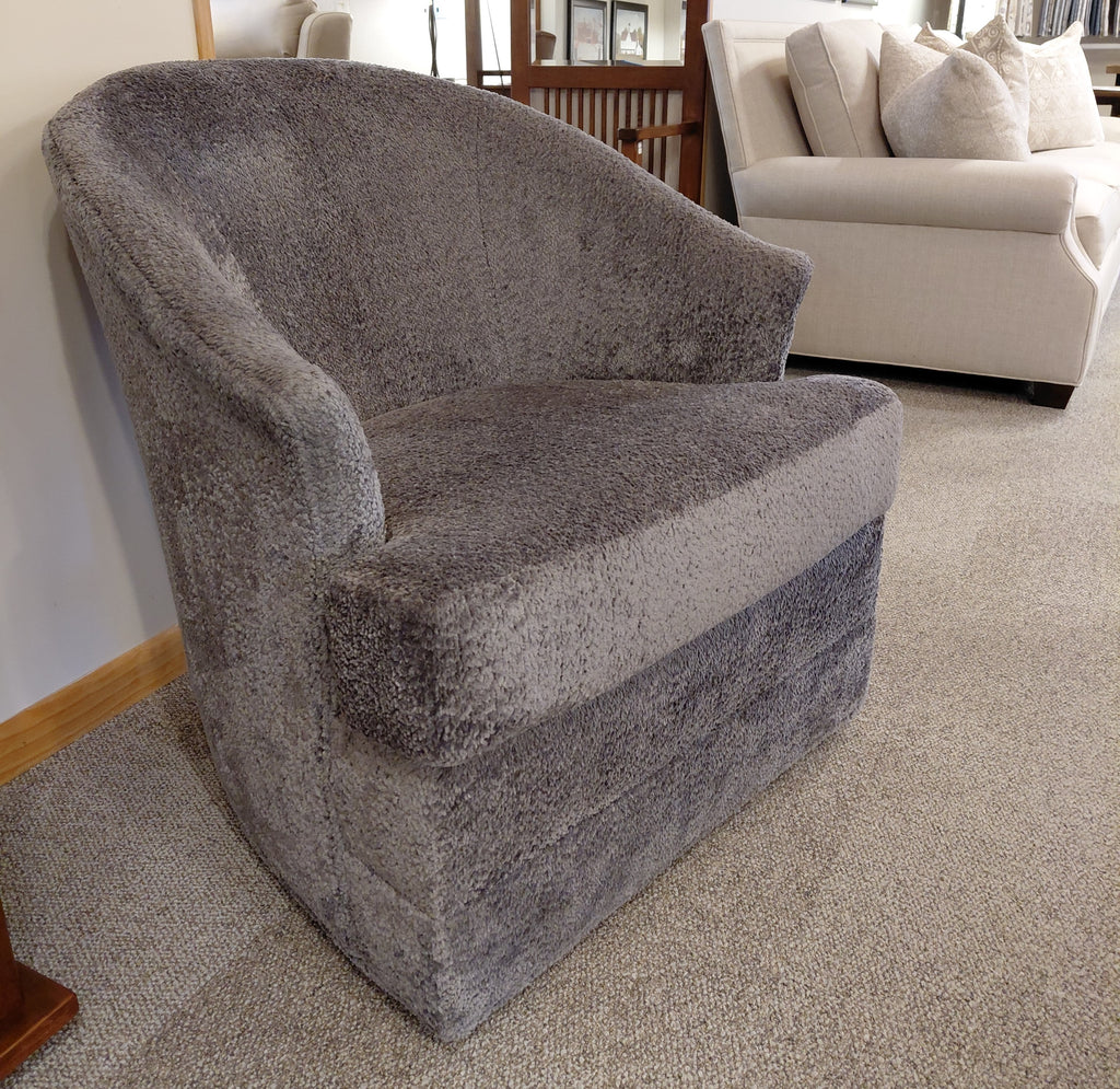 CLEARANCE: Cassandra Swivel Barrel Chair (King Hickory)