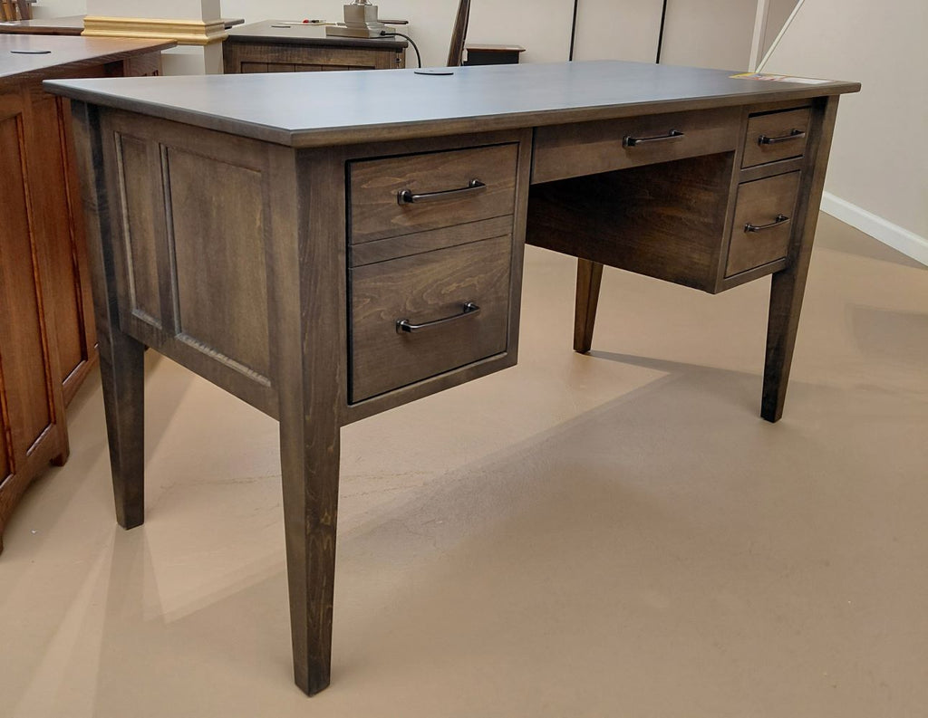 CLEARANCE: Executive Desk (V16)