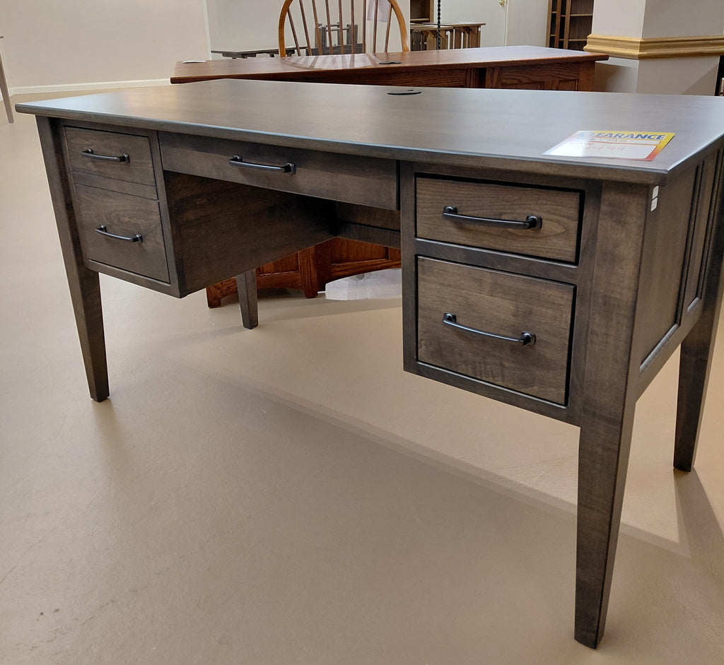 CLEARANCE: Executive Desk (V16)